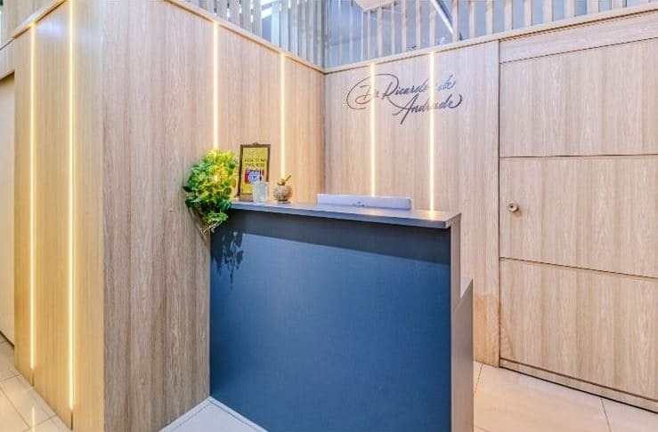 Home recepção consultório para limpeza dentária