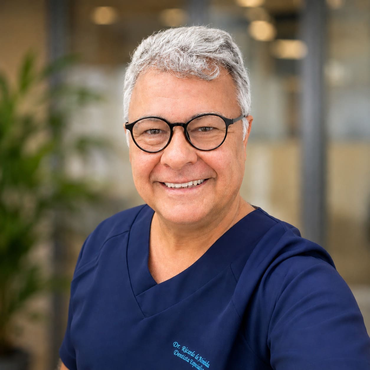 Dr Ricardo de Andrade - Especialista em Implantodontia